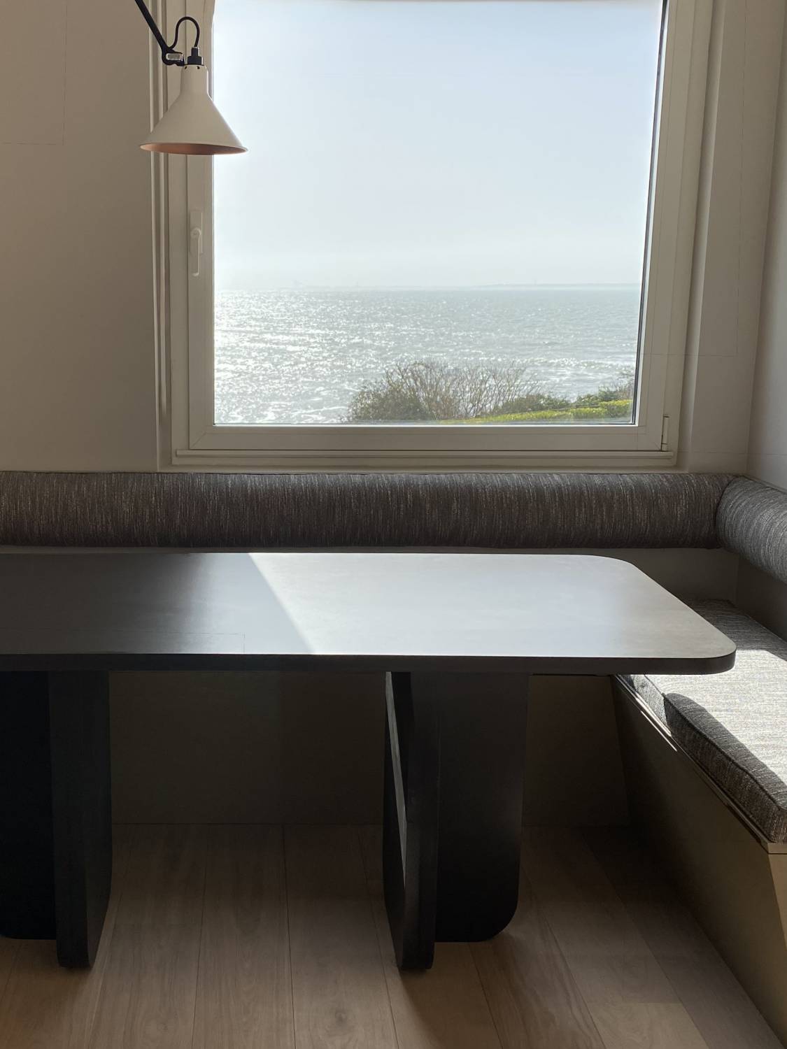 Custom dining table ©Flodeau