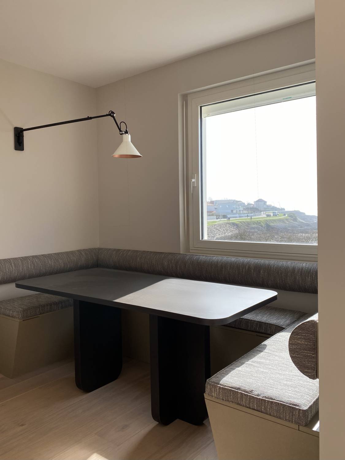 Custom dining table ©Flodeau