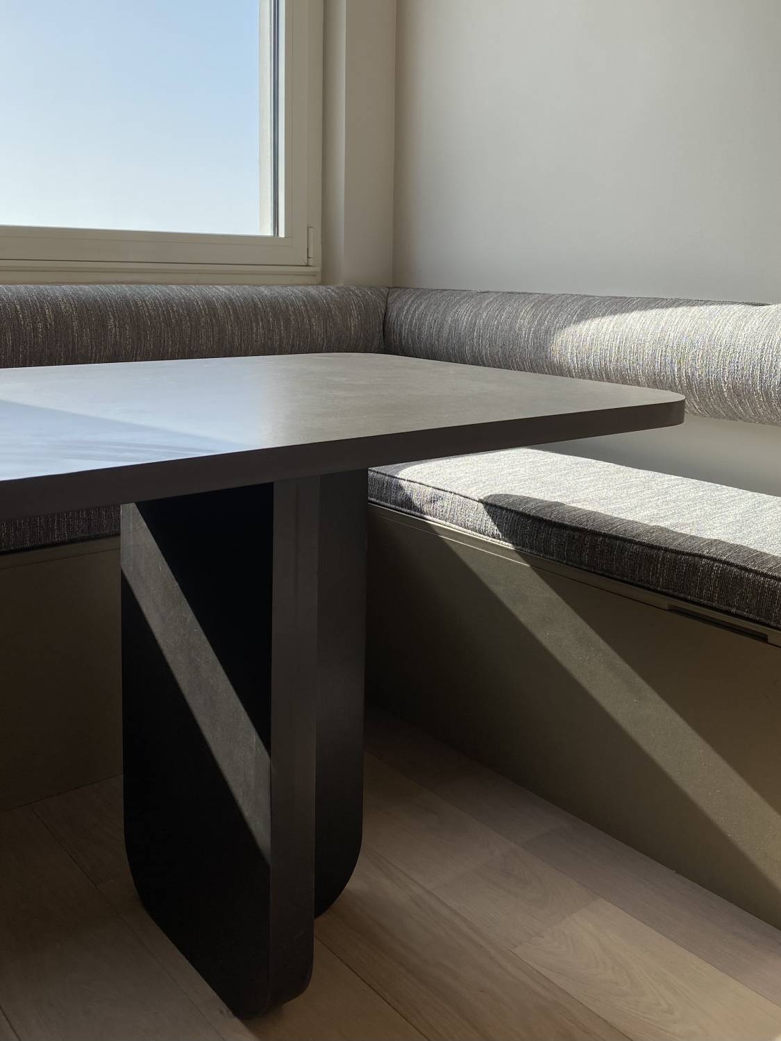 Custom dining table ©Flodeau